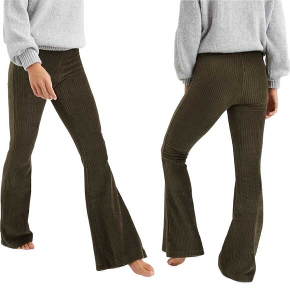 NWT Aerie Hi-Rise Groove-On Green Velour High Waisted Flare Pants Size Medium - Picture 1 of 7